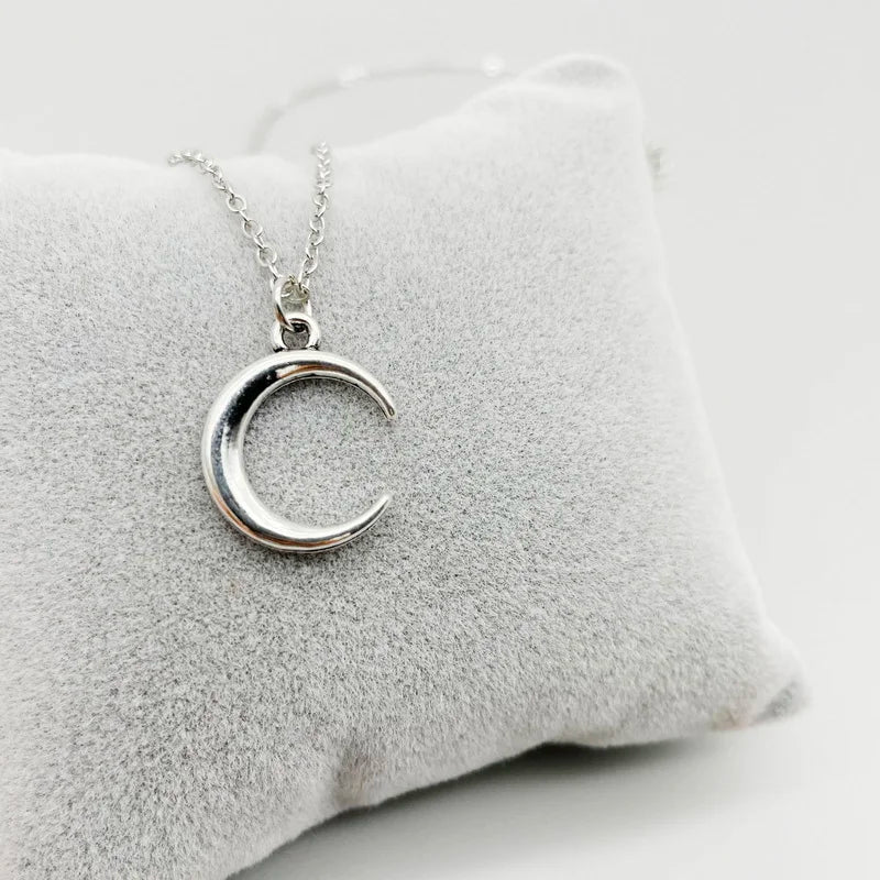 2021 Fashion 5 Designs Moon Pendant Chain Female Necklace For Wholesale Friendly Gifts Jewelry Women Necklace Drop Shipping